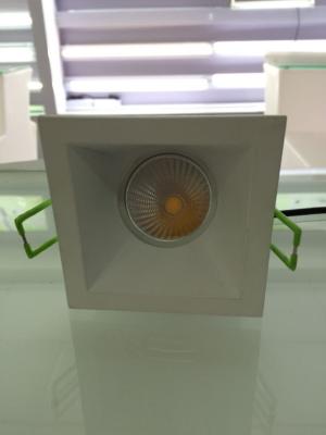 Chine LED de logement en aluminium Downlight 10W avec le cou d'angle dans les magasins à vendre