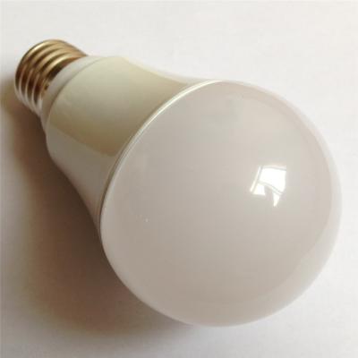 Chine 9W l'aluminium en plastique blanc E27 a mené la lampe A60 E27/B22 pour résidentiel à vendre