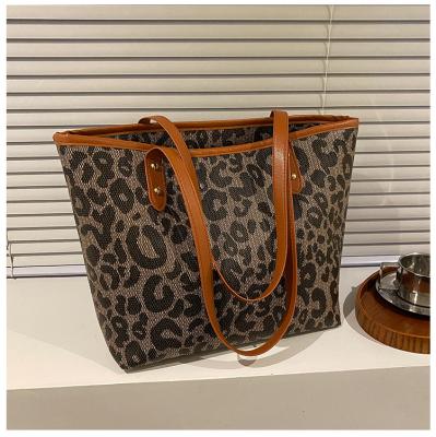 China 2022 Fashion Women's Other Tote Bags Leopard Pattern Large Capacity Shoulder Handbag Lady Bag for sale