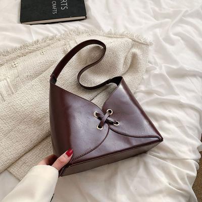 China Luxury Water Resistant Women Personalized Tote Bag 2022 New Fashion Retro Handbag Ladies Shoulder Messenger Bag for sale