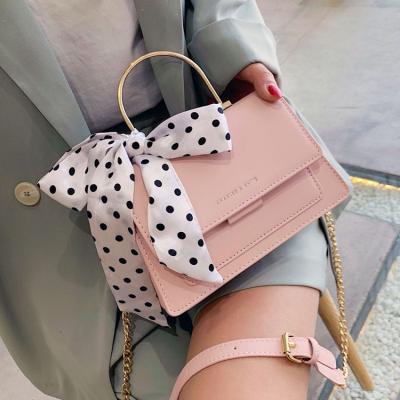 China Water Resistant Bow Knot Women Bag 2022 New Fashion One Shoulder Messenger Bag Chain Small Square Bag for sale