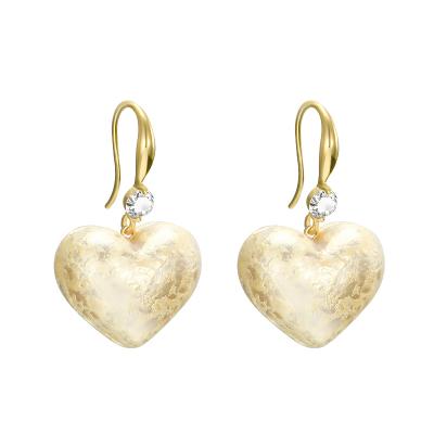 China Women's Heart Shaped Jewelry Pearl Imitation Pearl Heart Drop Earrings Wedding Vintage Love Heart Hook Earrings for sale