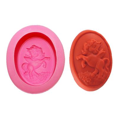 China Workable Cute Cartoon Pony Pony Unicorn Shape Silicone DIY Craft Pedant Wax Roll Mold Mold for sale