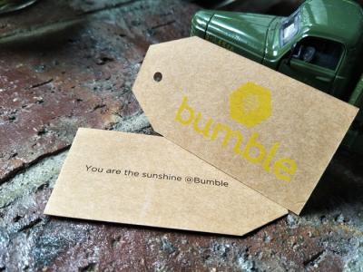 China Yellow Foil Die Cut Premium Business Cards 300gsm Recycled Paper / Kraft Paper Tags for sale