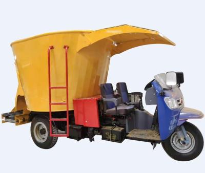 China Farms TMR Feed mixer  Vehicle self-propelled vertical feed mixer  Exclusive use of farm for sale