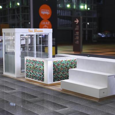 China Flower Kiosk Design Minimalist Outdoor Flower Stand in White Flower Outdoor Kiosk for sale