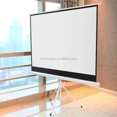 China 72 Inch 4:3 Matte White Screen 1.0 Gain Stand Tripod Outdoor Projection Screen For Projector for sale