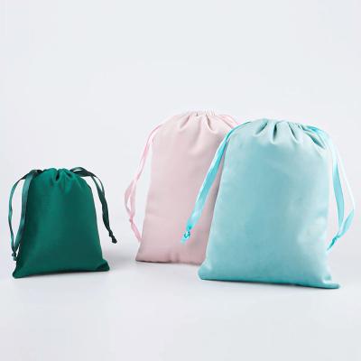 China Recyclable Green Velvet Wholesale Flannel Cosmetic Bag Glass String Ribbon Pouches for sale