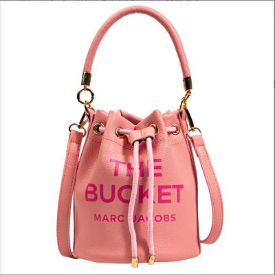 China Luxury Designer Famous Brands Fashion Purses And Handbags For Women PU Leather 2023 New Designer Main Bag A Bucket Bags With Chain for sale