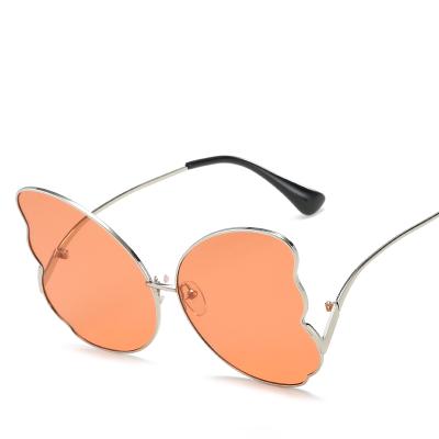 China Fashion Sunglasses 2021 New Design Novelty Designer Women Fashion Oversize Butterfly Shaped Big Sunglasses for sale