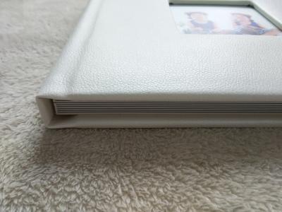 China Witte de Fotoalbums van het Overeenkomsten12x12 Leer Uniek met Vierkant Venster Te koop