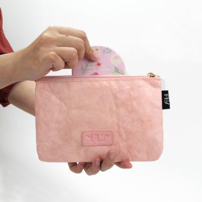 China Fashoion Bolsa De Maquillaje Custom Cosmetic Zipper Bag Dupont Paper Pink Make Up Brush Bag for sale