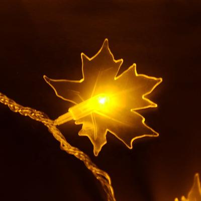 China Decorative 100 LED Solar Outdoor Yellow Light Waterproof String Leaf Hotel Maple Lights for Garden Gates Party Wedding Christma for sale