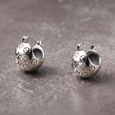 China Vershal SE014 Sterling Silver Unique Design Carving CLASSIC High Quality Flower Beads Shape Huggie Earrings for sale