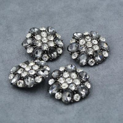 China Other Customizable Size 44L Color Gun Black Nickel Ditch Coat Flower Shaped Rhinestone Buttons for sale