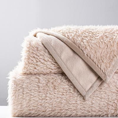 China Wholesale Cheap 100% Wool Anti-static Polyester Faux Wool Blankets Customize Color Lambskin Blanket for sale