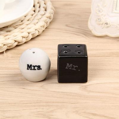 China Viable Creative Salt and Pepper Shaker Set Souvenir Gifts from MINGCAN for sale