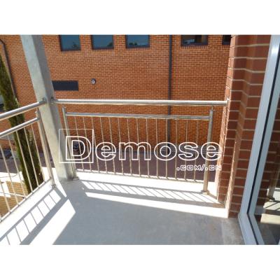 China DEMOSE Traditional Balcony Railing Designs Steel Roof Railings With Stainless Steel Accessories for sale