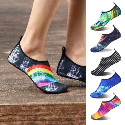 China Lightweight Unisex Outdoor Diving Beach Water Shoes Aqua Socks Men Women Slip On Yoga Beach Barefoot Swimming Surfing Shoes for sale