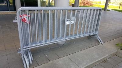 China hot dipped galvanized fence panel temporary crowd control barrier for sale