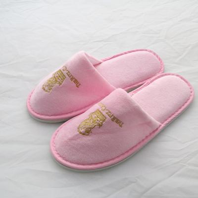 China Disposable Closed Toe Pink Color Terry Material With Embroidered Logo Hotel Disposable Slippers To America for sale