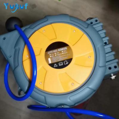 China Automatic Adjustable Garden Hose Reel Lock and Slow Retractable Water Hose Reel with Water Gun for sale