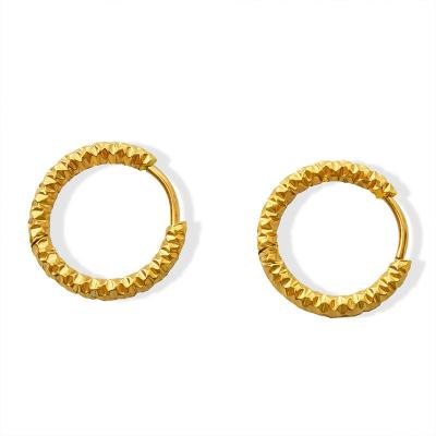 China Vintage 18k 14k 24k Gold Plated Huggie Earrings Stainless Steel Tarnish Pattern Circle Embossing Free Earrings for sale