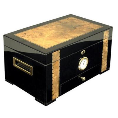 China Large Capacity Cigar Humidor Minimalist High Gloss Antique Supply for sale