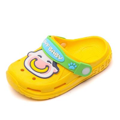 China Babies boys girls sandals new style summer waterproof hole kids shoes small and fifties children's beach shoes for sale