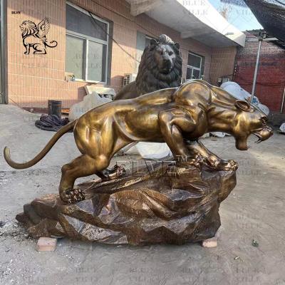 China Bronze Leopard Statue Brass Life Size Panther Sculpture Customized Outdoor Decorative Garden for sale