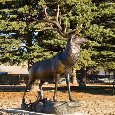 China Escultura de venado de bronce de latón tamaño natural Estatua de alce de metal Decoración de jardín Decoración al aire libre Grande en venta