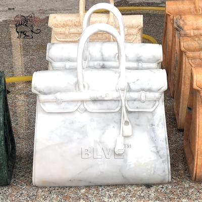 China Bolso famoso Morden Art Home Decor de la marca de Carrara del mármol del bolso de la piedra natural blanca de la escultura en venta