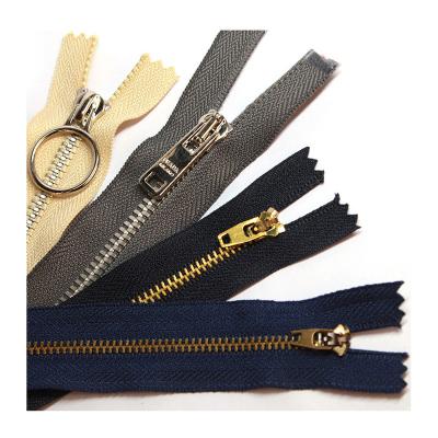 China Auto Lock Factory Direct Sales 60CM Size Customizable Fashion Closed Backpack Zippers Used For Garment Bags And Home Textiles for sale