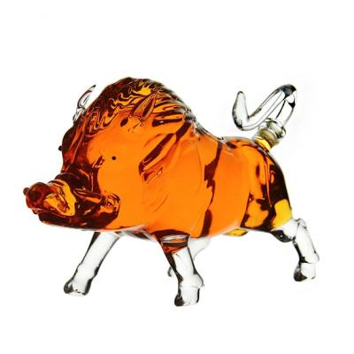 China Handmade Beverage Borosilicate Glass Pig High Shaped Art Wine Whiskey Glass Decanter Zodiac Glass Bottle for sale