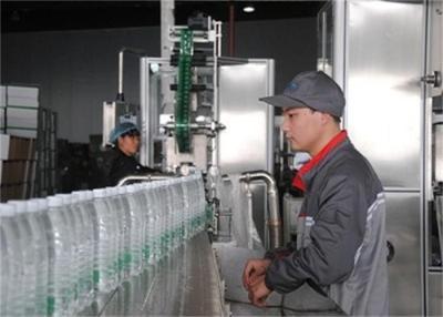 China Fábrica de tratamento totalmente automático do iogurte de 3000l/H com copos/pacote das garrafas à venda