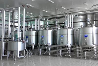 China Karton Bewogen Yoghurtproductielijn/Installatie de met geveltop van de Yoghurtverwerking 5000L/H Te koop