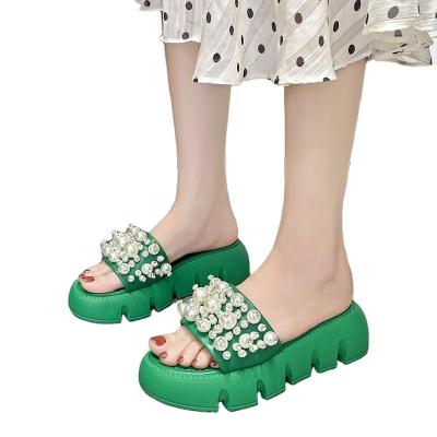 China Light Weight 2022 New Style Summer Style Fashion Women Low Heel Shoes Lady Slipper Beach Lady Pearl Flat Sandals for sale