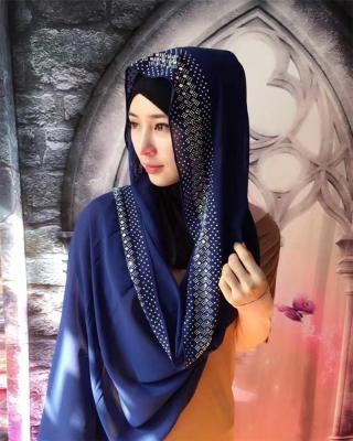 China 2020 newest heavy muslim diamond islamic hijab hw204 muslim crystals chiffon scarf rhinestones shawl scarves for sale