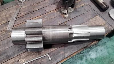 中国 CNC Machining Spur Gear Shaft With Quenching Heat Treatment 販売のため