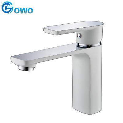 China Modern Luxury Style Chrome And White Color CE Certificate Casting Bathroom Faucet for sale