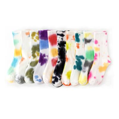 China 2021 Street tie dye trend tube hosiery top QUICK DRY superior men and women combed cotton basketball crew bangs skateboard color socks for sale