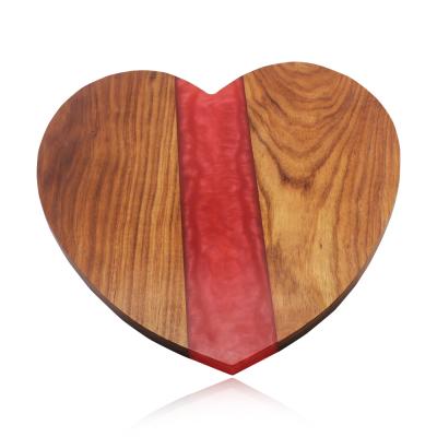 China Modern Handmade Wood Panel Cheese Chopper Resin Heart-shap Serving Platt for sale