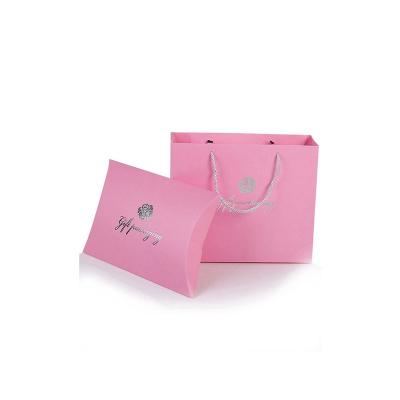 China Recycled Materials High Quality Custom Logo Luxury Gift Bags Strong Load-Bearing Capacity Recycled Tote Gift Box Bag for sale