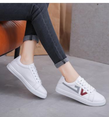 China Latest Fashion Trend Fashion Sneakers Designers Chunky Casual Sports Shoes Custom Sneakers Women for sale