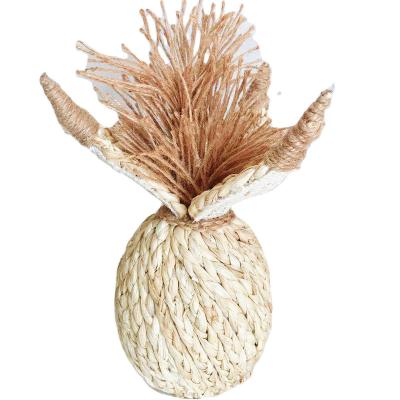 China Bohemian Home Decoration Eco-Friendly Exclusive Natural Spring Corn Husk Natural Handmade Braided Pineapple for sale