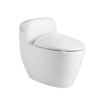 China Ceramic Low Tank Toilet With 4.8L Single Flush for sale