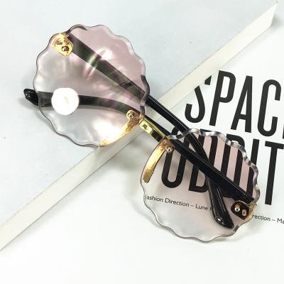 China New Trendy Vintage Heart Shade Metal Acetate Gradient Square Sunglasses Retro For Kids for sale