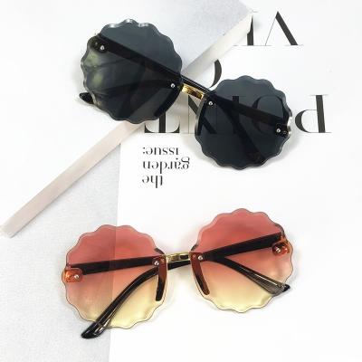 China New Trendy Vintage Heart Shade Metal Acetate Gradient Square Sunglasses Retro For Kids for sale