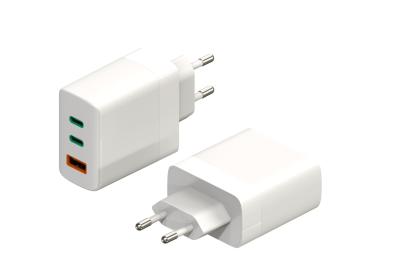 China Custom 5V2.4A / 5V3.0A Fast Mobile Charger With EU KC US Plug White for sale