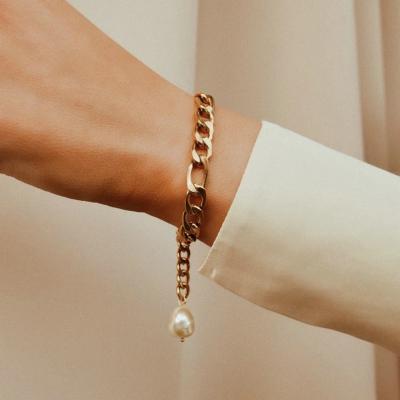 China Hot Selling Minimal /Tiny /Fancy Jewelry Stainless Steel Gold Figaro Chain With Baroque Pearl Charm Bracelet for sale